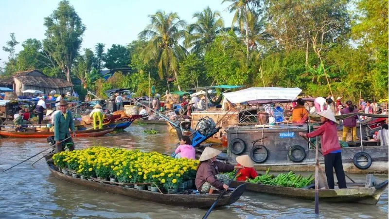 Chợ nổi Châu Đốc là một điểm đến không thể bỏ qua khi bạn du lịch An Giang